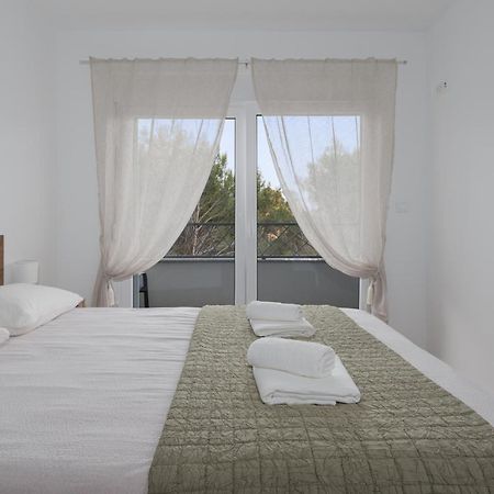 Number One Apartments Vir Exterior photo