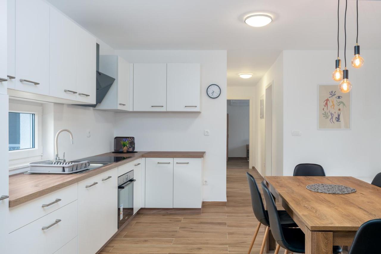 Number One Apartments Vir Exterior photo