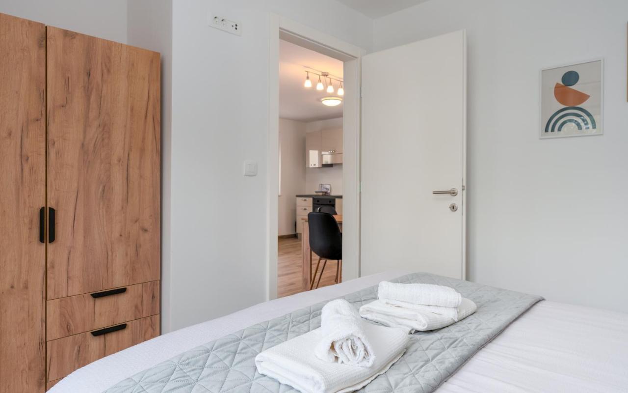 Number One Apartments Vir Exterior photo