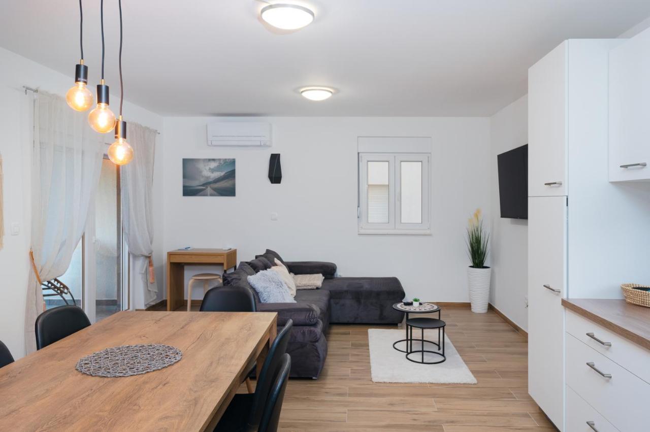 Number One Apartments Vir Exterior photo