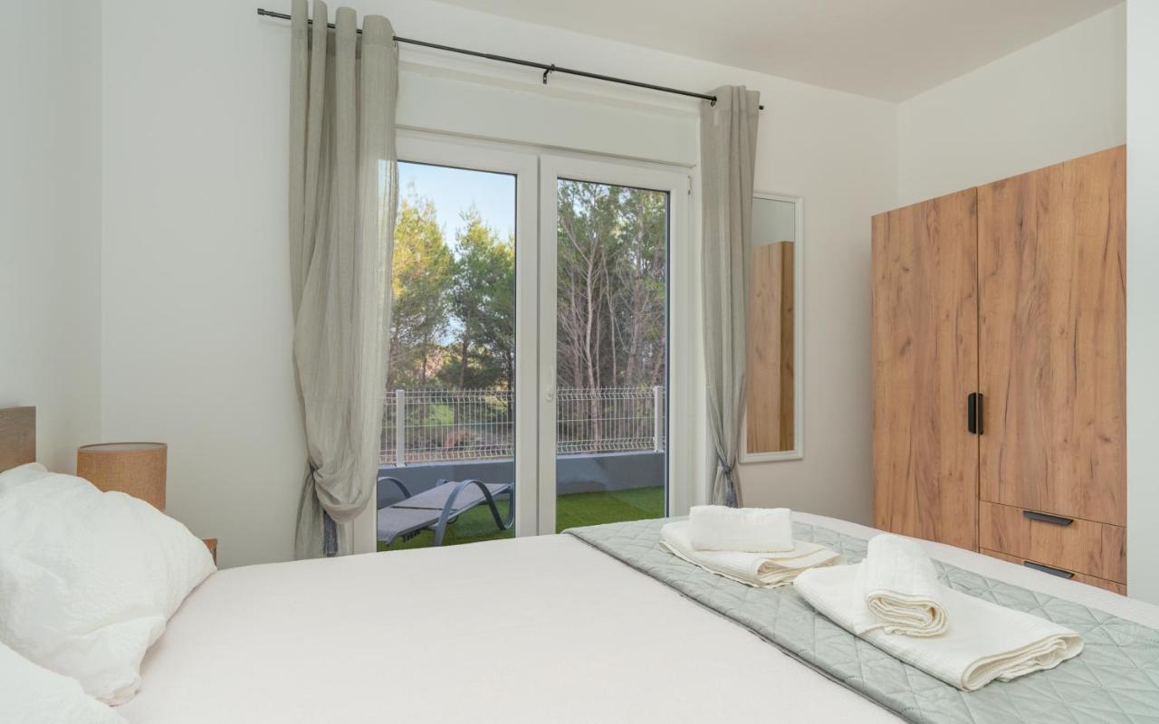 Number One Apartments Vir Exterior photo