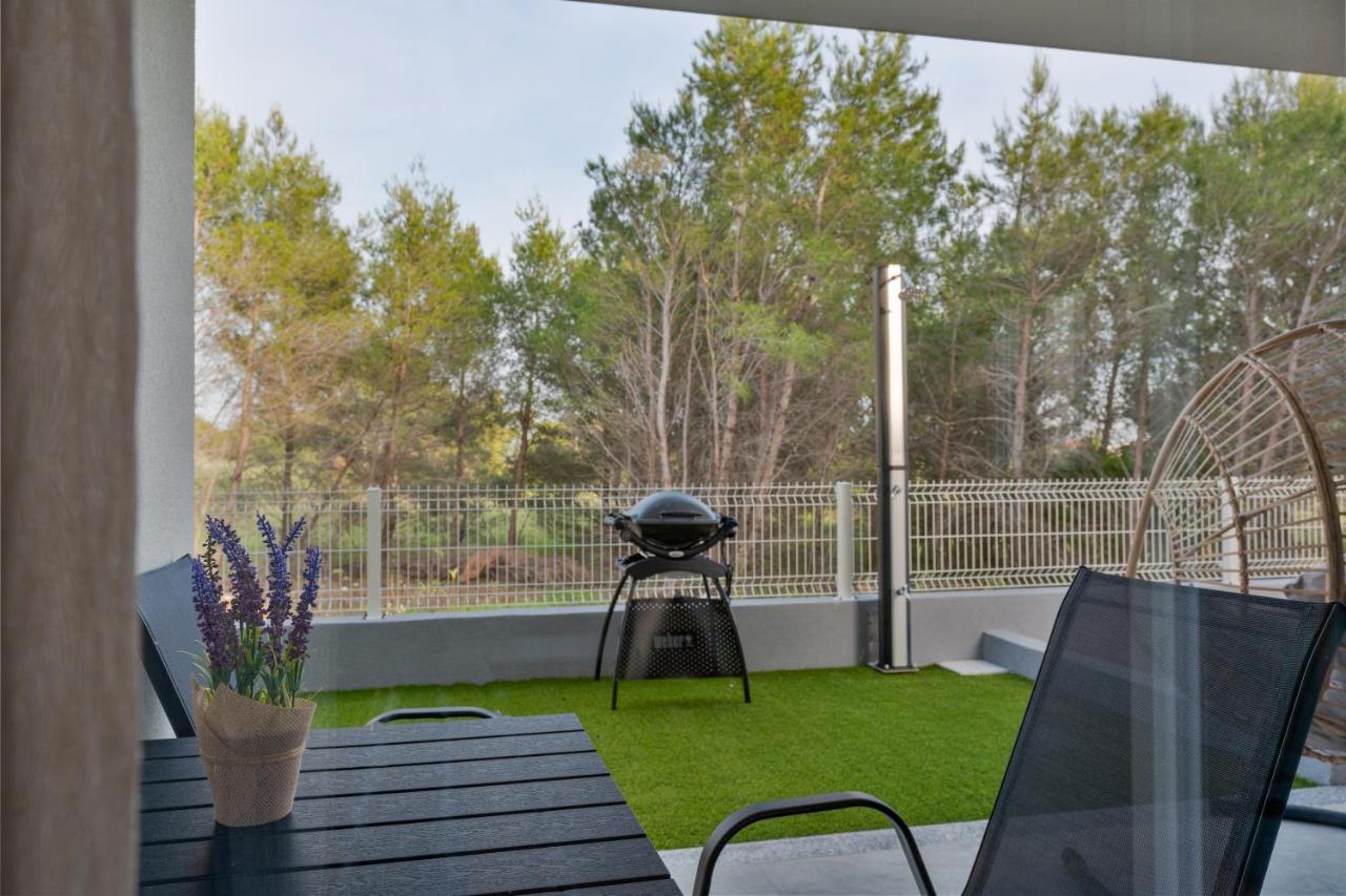 Number One Apartments Vir Exterior photo