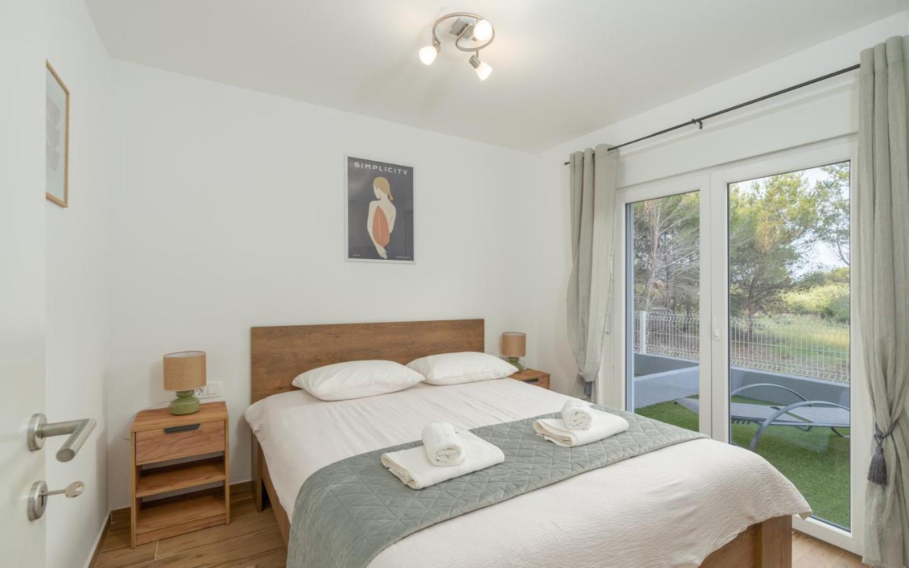 Number One Apartments Vir Exterior photo